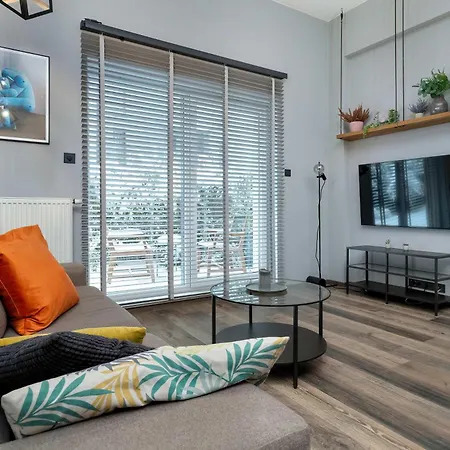 Chmielna Stylish With Garden And Parking In The Center Of By Renters Apartament