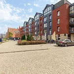 Appartement Chmielna Stylish With Garden And Parking In The Center Of By Renters