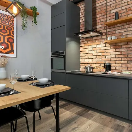 Chmielna Stylish With Garden And Parking In The Center Of By Renters