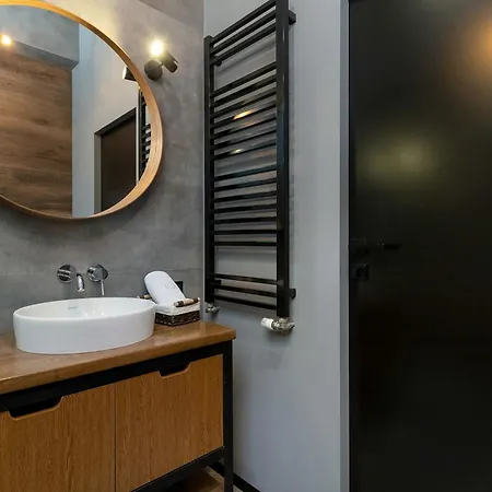 Chmielna Stylish With Garden And Parking In The Center Of By Renters Appartement