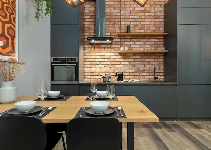 Chmielna Stylish With Garden And Parking In The Center Of By Renters Apartament